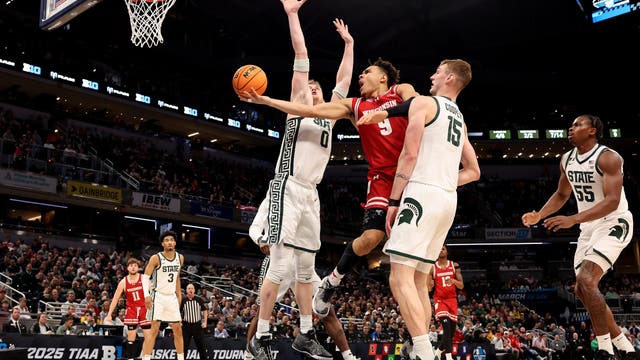 Tonje scores 32 as No. 18 Wisconsin tops No. 7 Michigan St. 77-74 in Big Ten semis