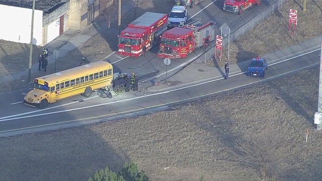 SB Lodge Freeway exit to Wyoming reopens after crash involving school bus