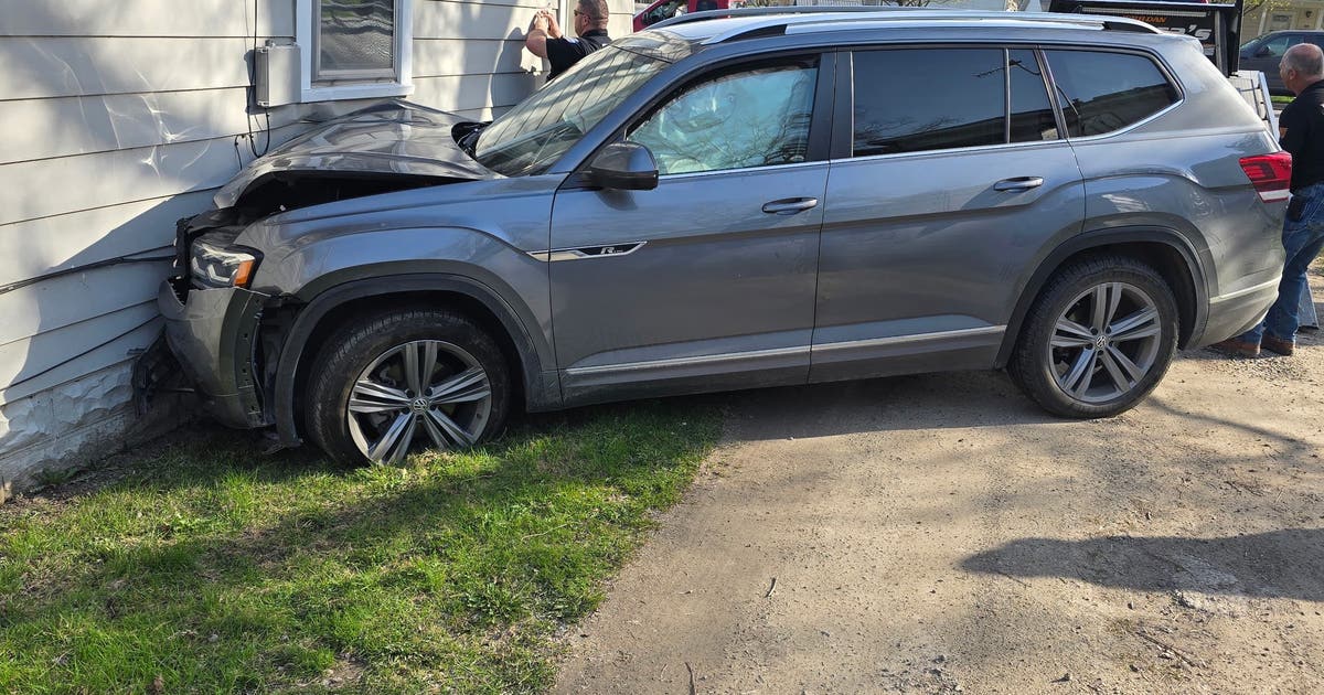 Car crashes into house in Dundee, driver had medical issue | FOX 2 Detroit