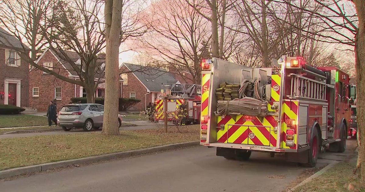 Detroit hero saves woman from early morning house fire | FOX 2 Detroit