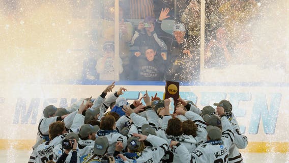 Western Michigan wins its 1st Frozen Four hockey title, beating Boston University 6-2