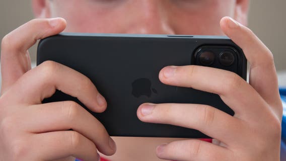 Michigan phone ban in schools: Lawmakers weigh bill that would limit usage in class