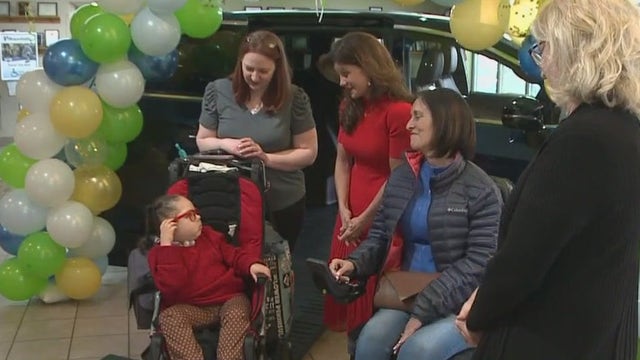 West Bloomfield family given wheelchair for daughter, thanks to non-profit