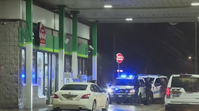 Suspect crashes after stealing car with child inside from Detroit gas station