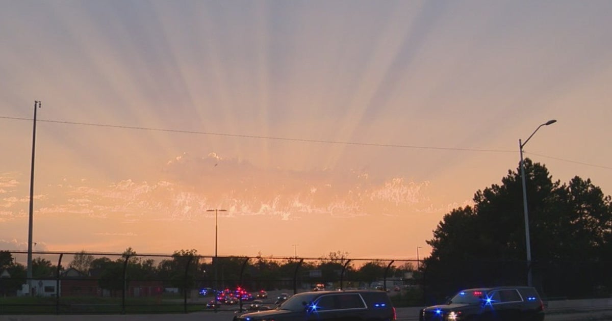 Michigan State Police trooper shot, suspect killed on Detroit overpass ...