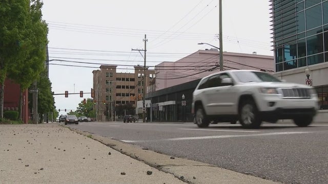 Royal Oak weighs shrinking 11 Mile in favor of bike lanes, street parking, and a left turn lane