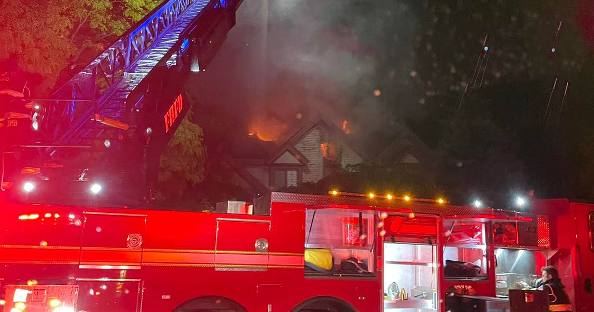 Lightning strike causes house fire in Farmington Hills | FOX 2 Detroit
