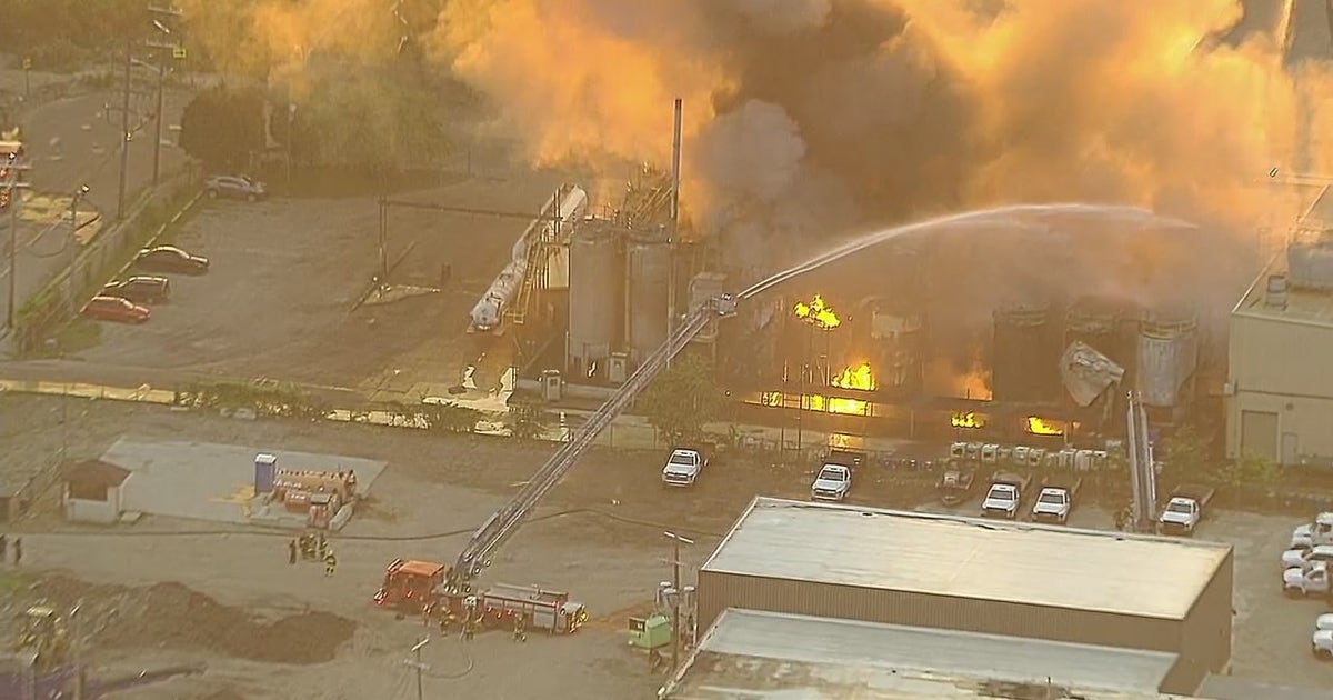 Crews battle large industrial fire on Detroit's east side | FOX 2 Detroit