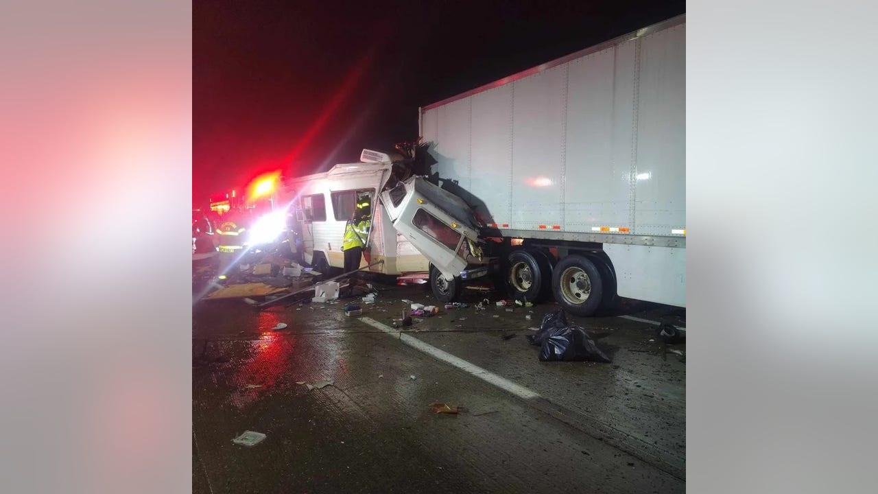 Florida man in ICU after semi-trucks collide near Monroe County