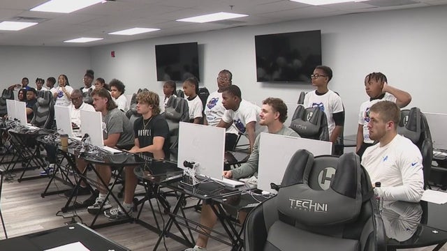 Detroit Lions players join Redford students for special lesson in technology