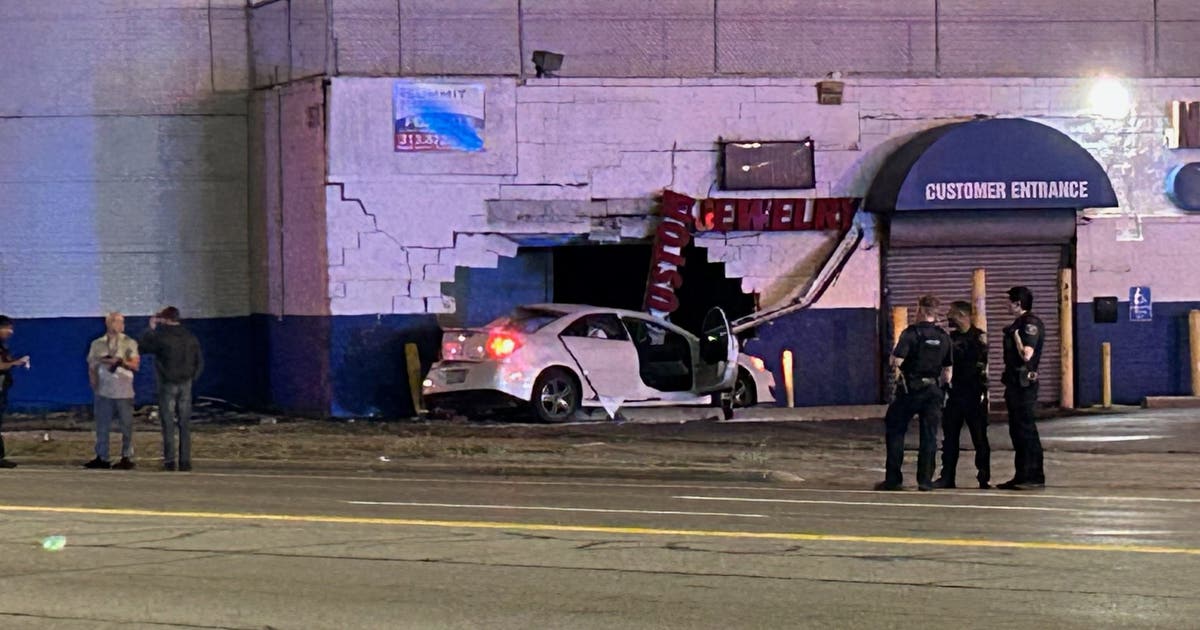 Two dead, two injured in critical crash on Detroit's east side | FOX 2 ...