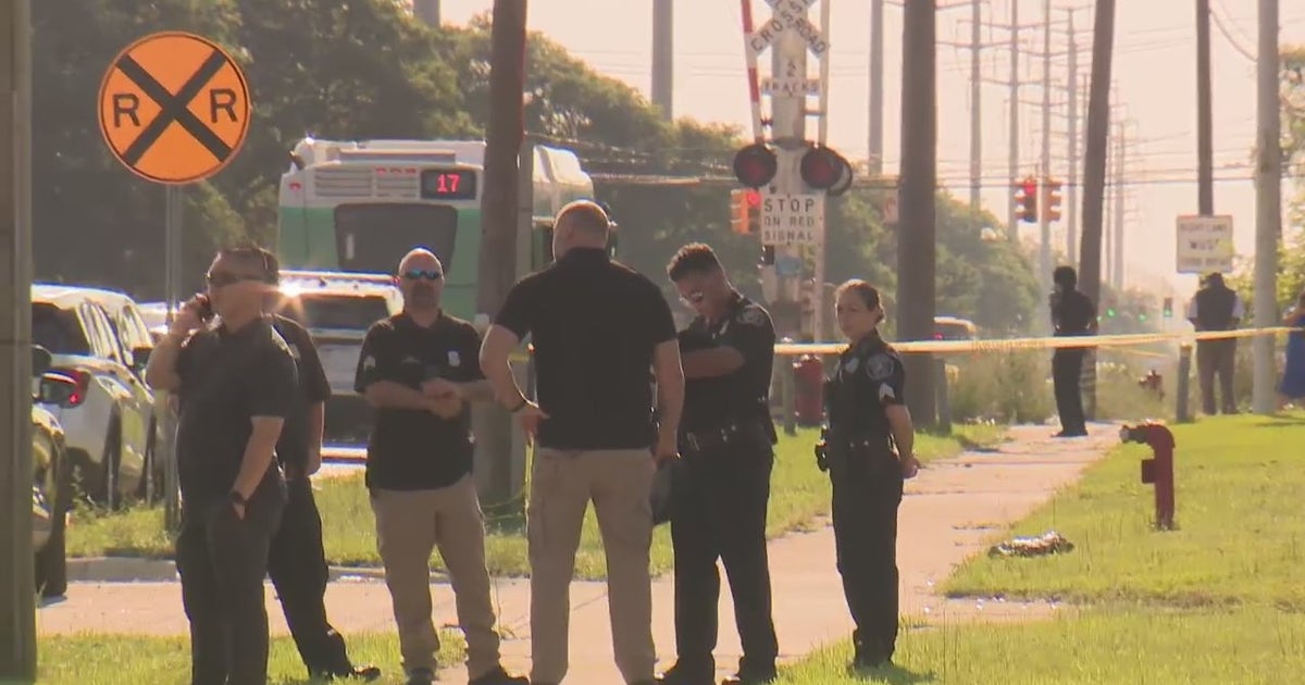 1 shot in chest on Detroit bus; police searching for suspect | FOX 2 ...