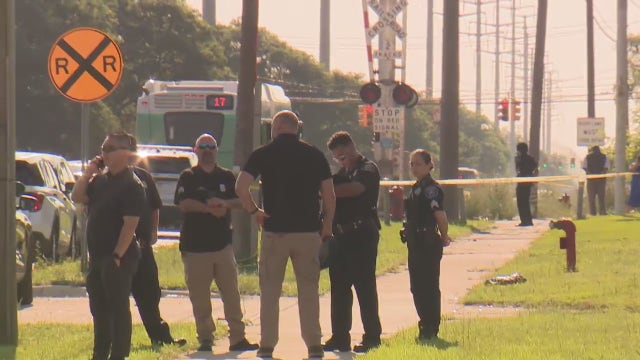 1 shot in chest on Detroit bus; police searching for suspect