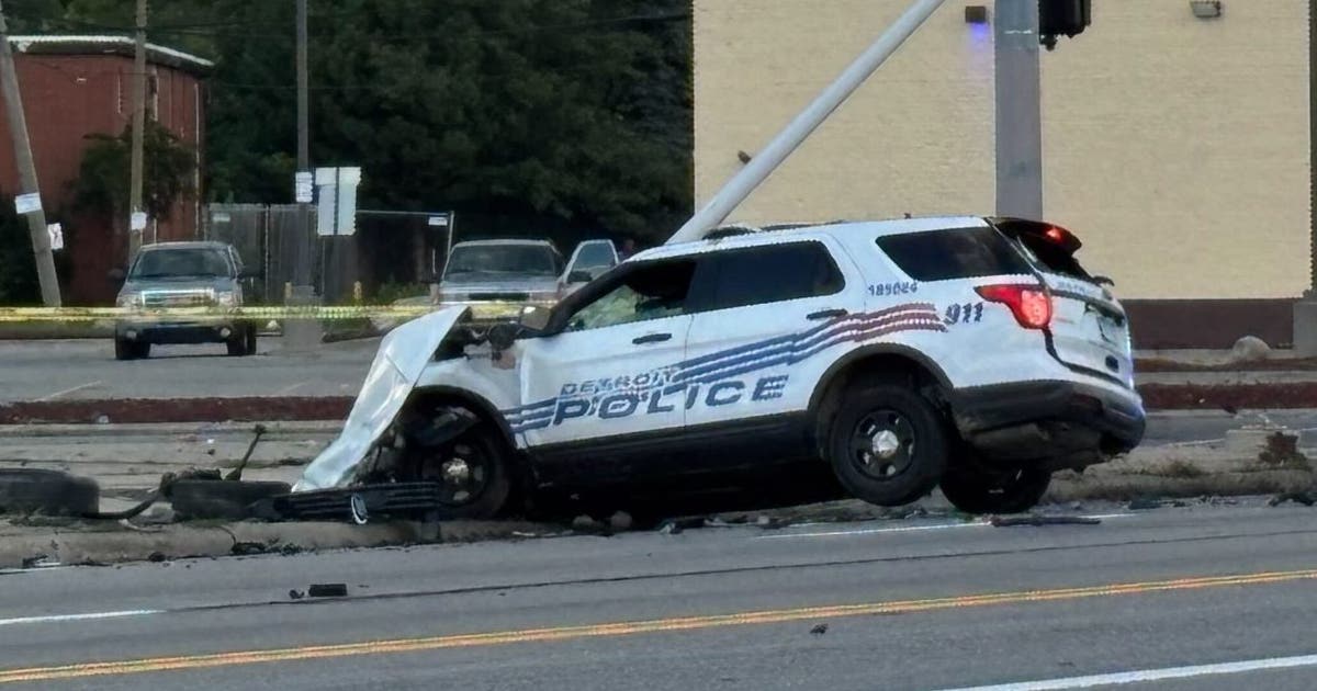 2 Detroit police officers injured in crash Saturday evening | FOX 2 Detroit