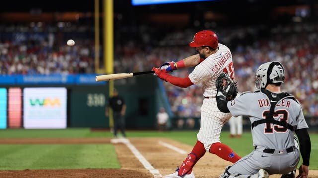 Cristopher Sánchez and Kyle Schwarber lead the Phillies past the Tigers 2-0