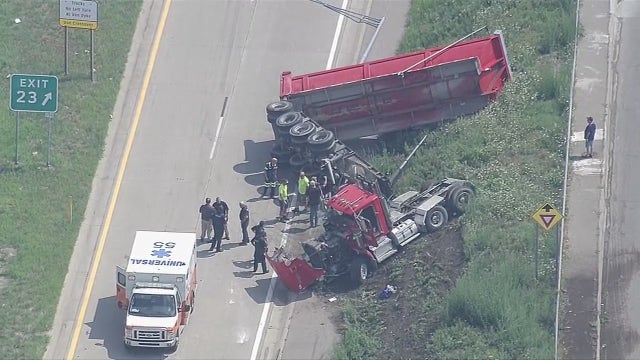 Semi truck crash closes ramp on I-696 in Warren