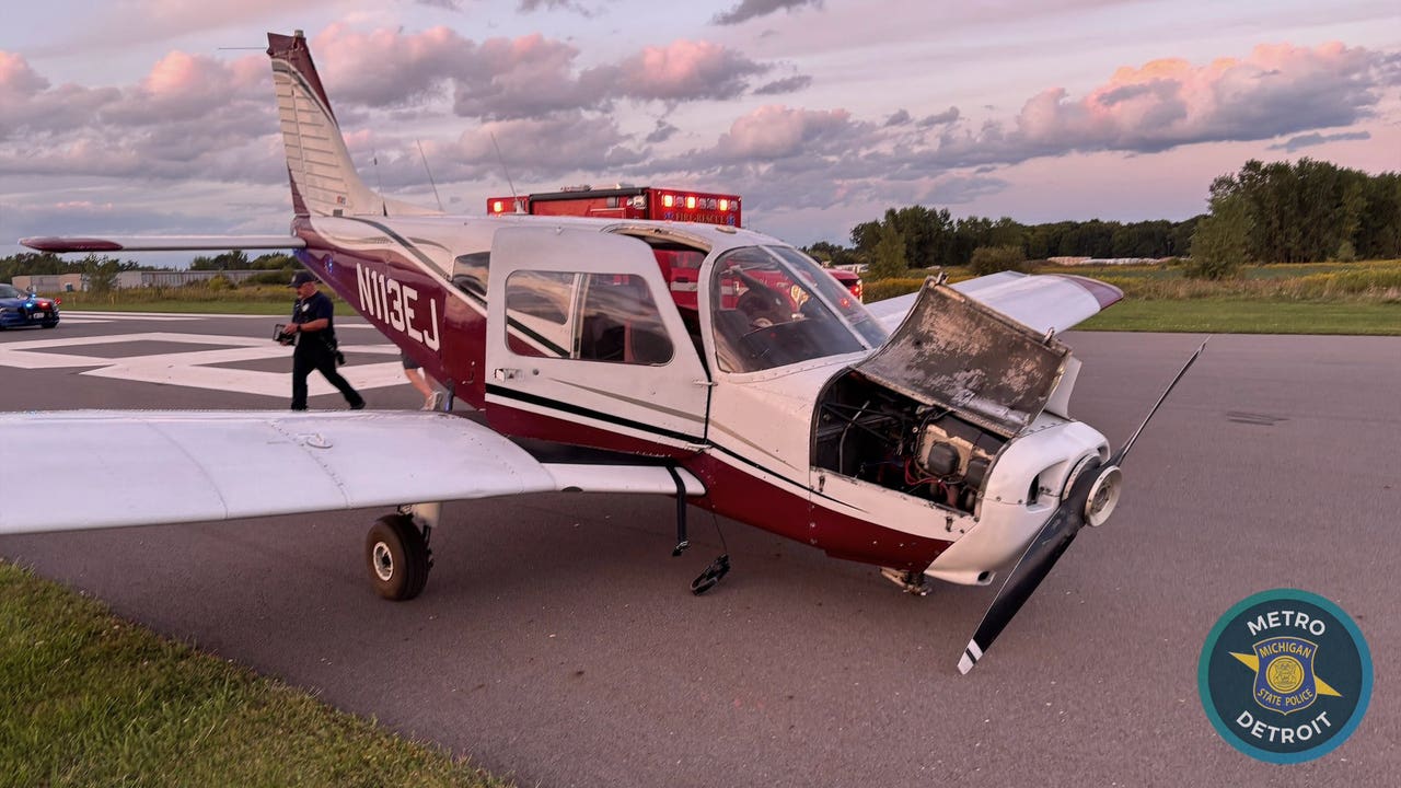 Small plane loses landing gear, skids down runway during emergency