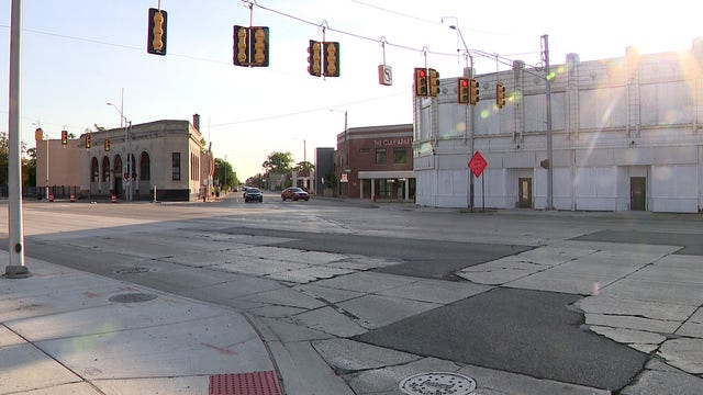 2 dead after SUV, motorcycle crash on Detroit’s east side