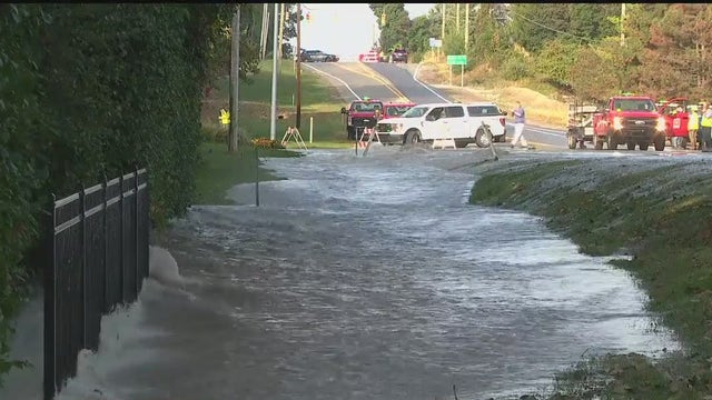 Thousands without water after Oakland County main ruptures on 14 Mile