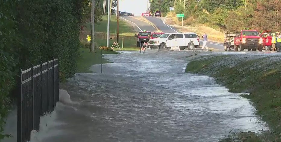 Thousands without water after Oakland County main ruptures on 14 Mile