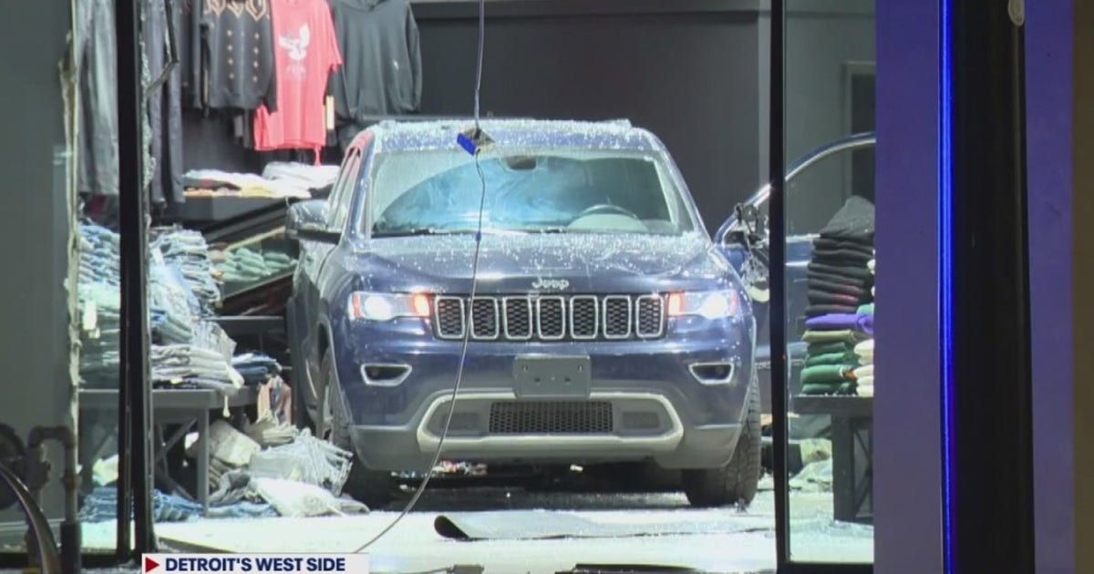 Smash and grab: Thieves crash SUV into Detroit clothing store for ...