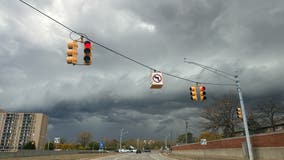 Severe weather moving through SE Michigan Tuesday