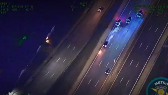 Carjack suspect in high-speed Detroit chase blows tire in helicopter video