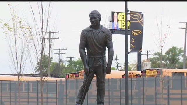 Joe Louis Greenway grows by another six miles, includes statue featuring famous boxer as a golfer
