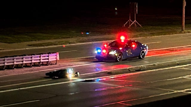 Teen motorcyclist crashes in Detroit after popping wheelie in front of police troopers