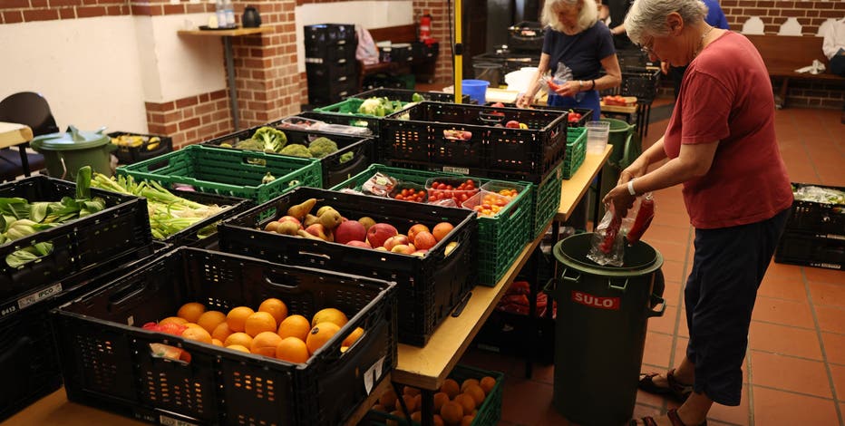 Michigan pauses SNAP benefits: How you can help while many turn to food banks