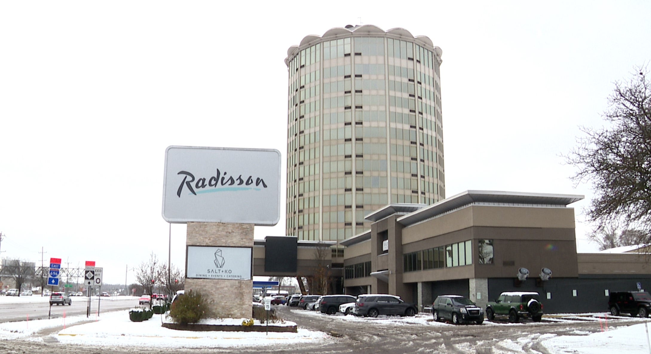 Police investigate fatal shooting outside Southfield hotel