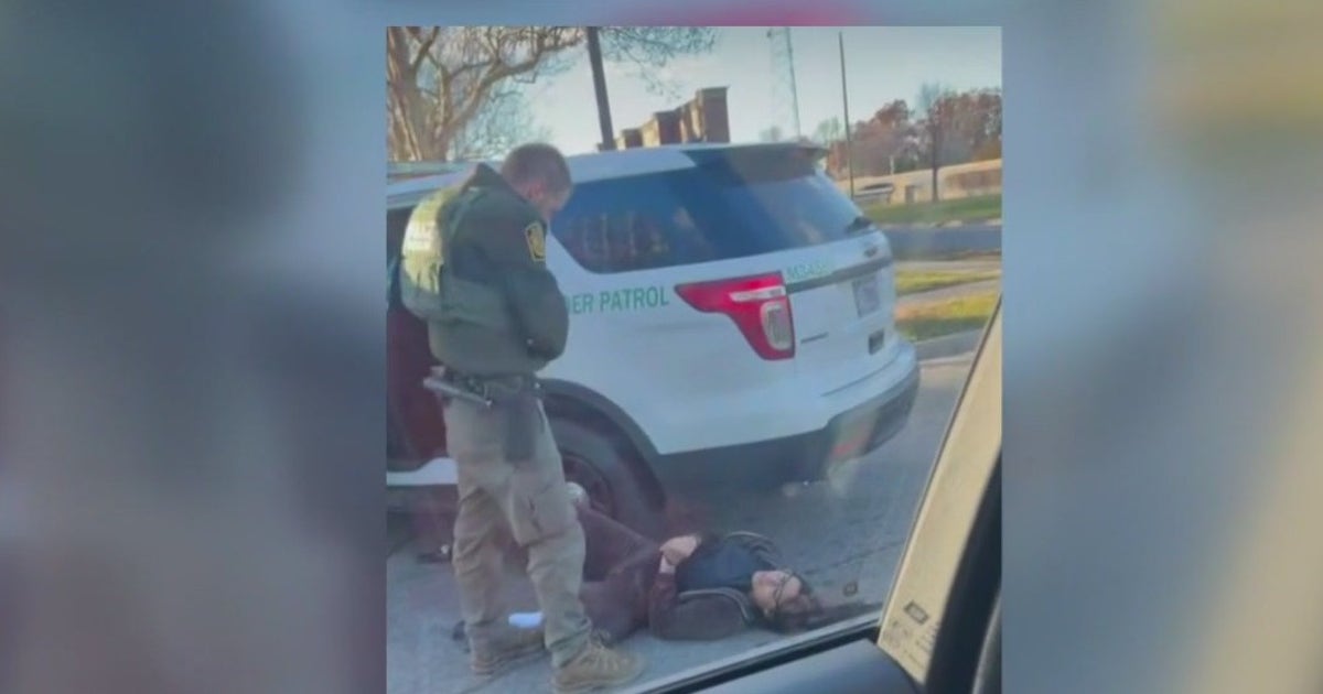 Border agent wrestles one detainee, assaulted by another in Oakland County