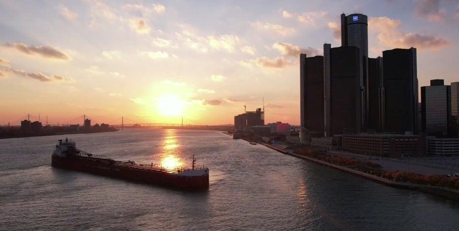 Vessel runs aground in Detroit River