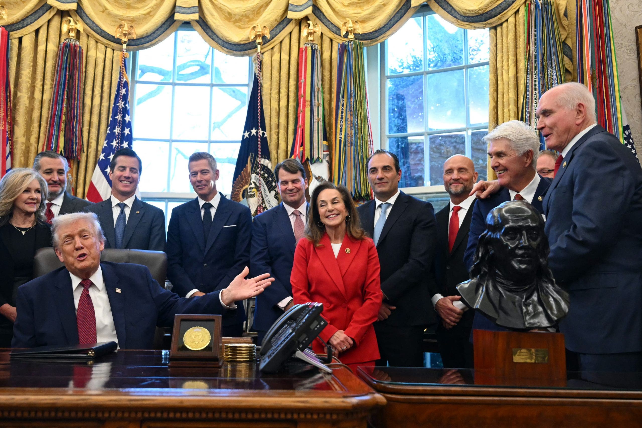 Trump auto industry plan announced scuttling Biden era mileage, emissions standards