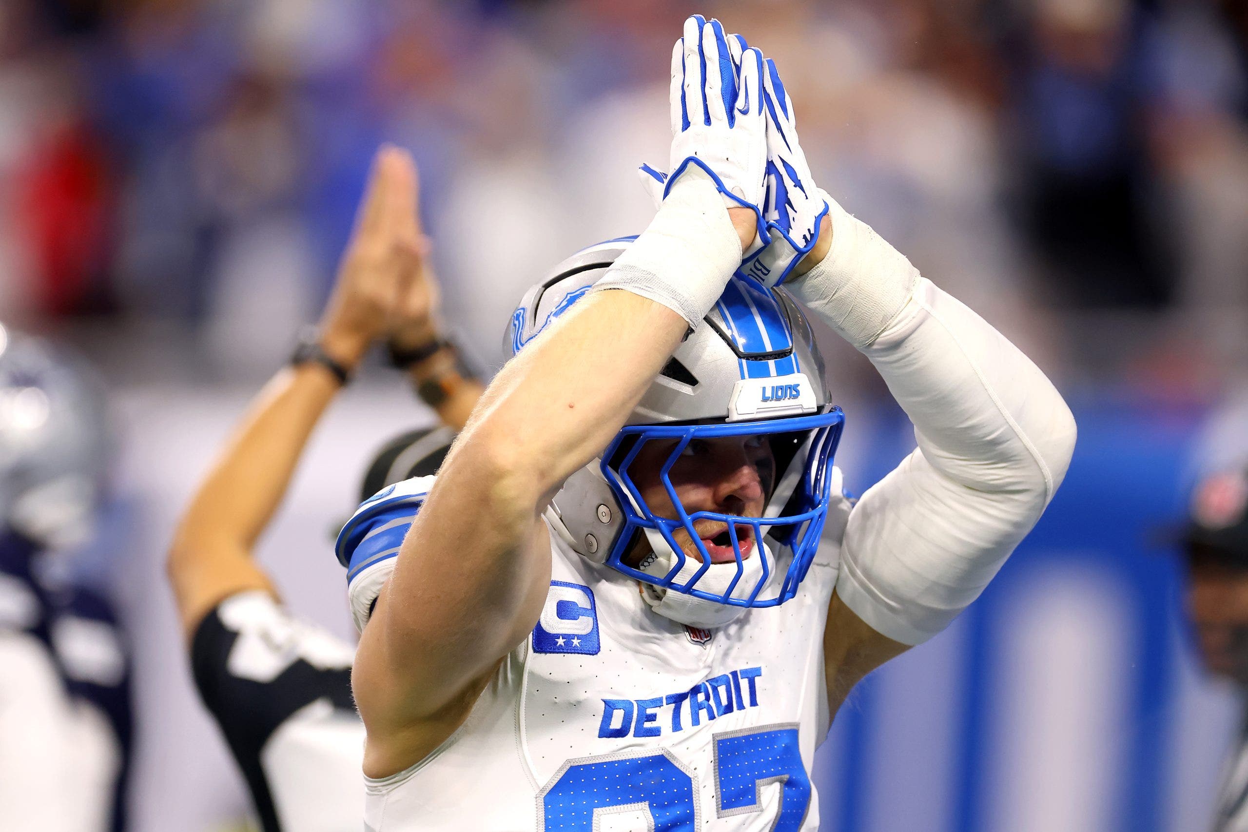 Jahmyr Gibbs rushes for 3 TDs and Lions get much-needed 44-30 win over Cowboys