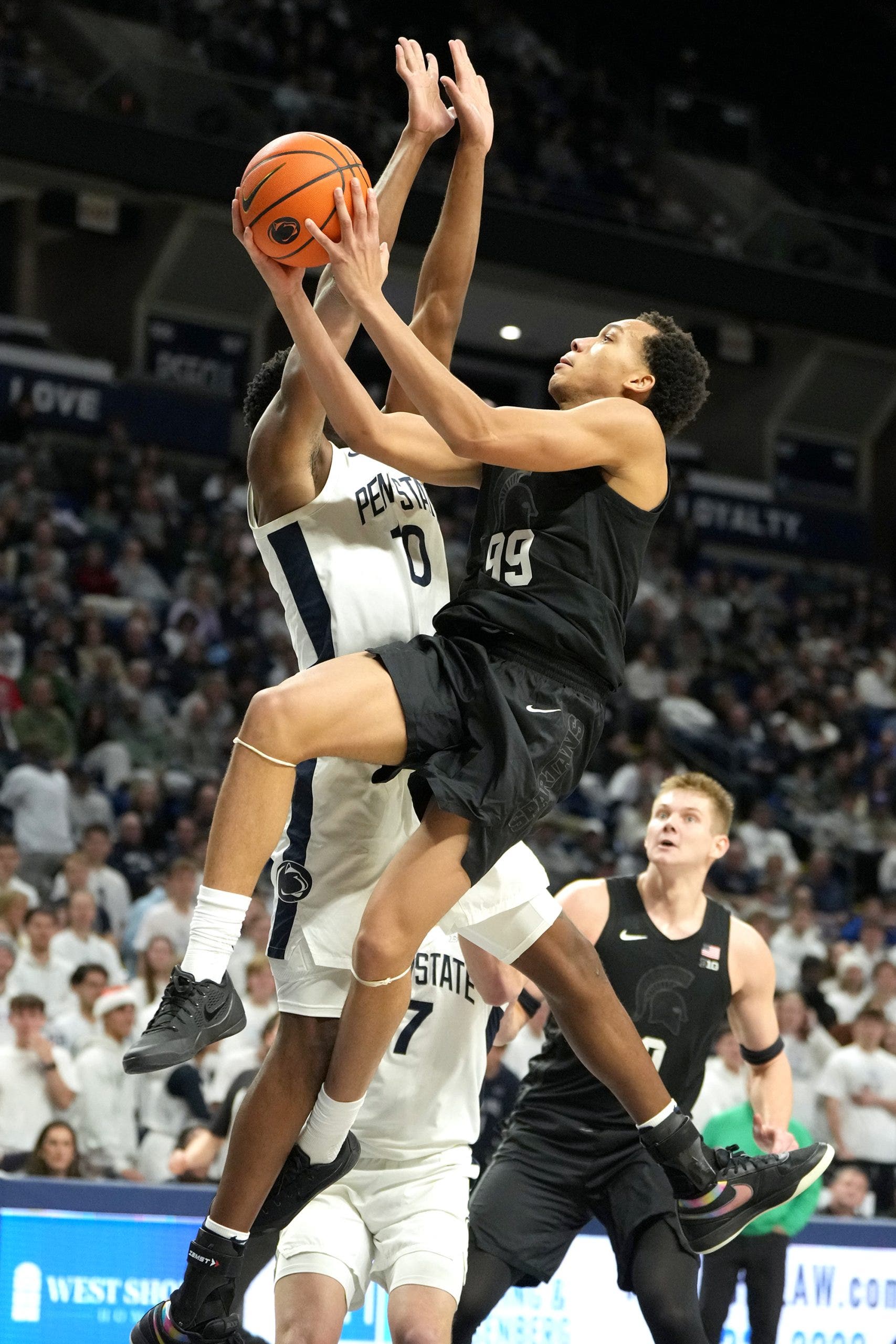 Ugochukwu scores career-high 23, leads No. 9 Michigan State over Penn State 76-72