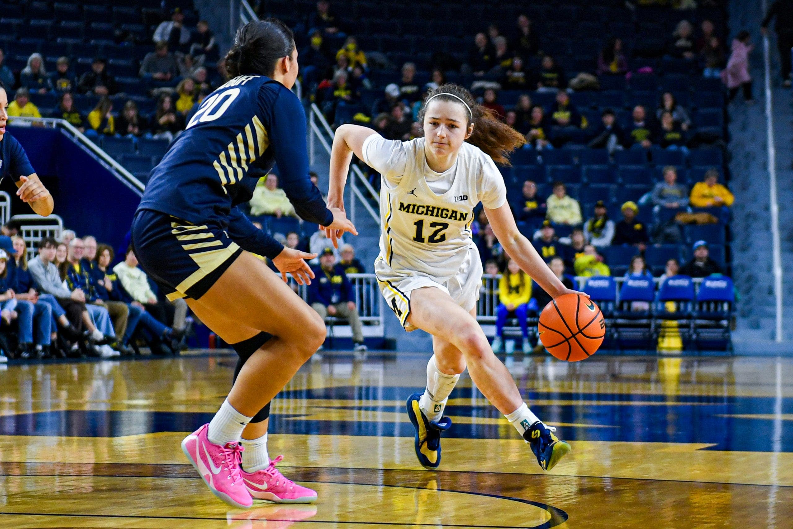 Swords and Solfilkanich score 17 points each as No. 6 Michigan beats Akron 85-59