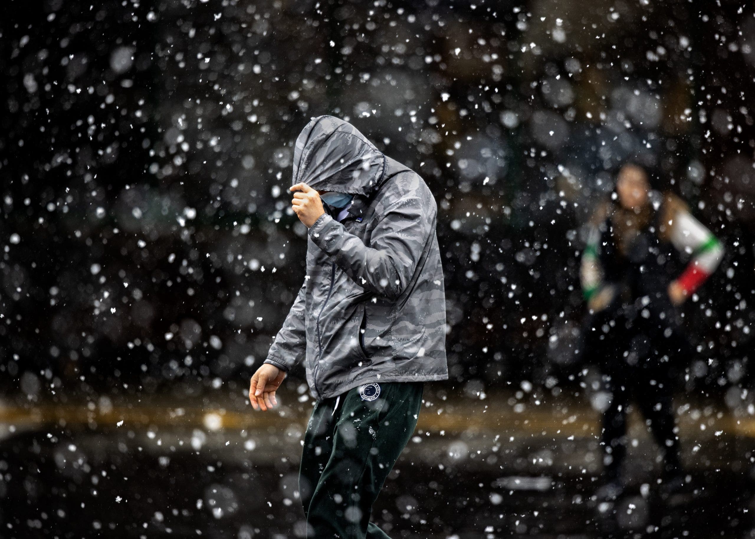 Michigan's Active Weather Day: Snow, High Wind Warning, and possible outages