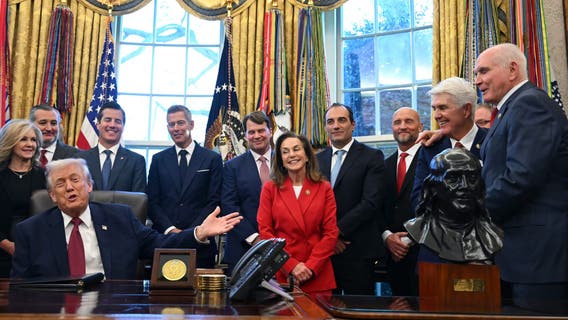 Trump auto industry plan announced scuttling Biden era mileage, emissions standards