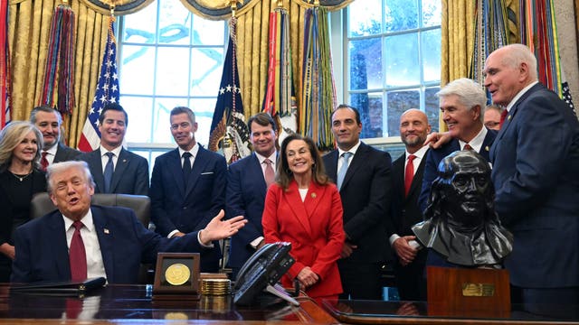 Trump auto industry plan announced scuttling Biden era mileage, emissions standards