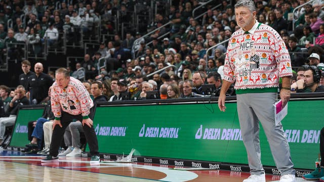 No. 9 Michigan State beats Oakland 79-70 as Tom Izzo and Greg Kampe don custom holiday sweaters