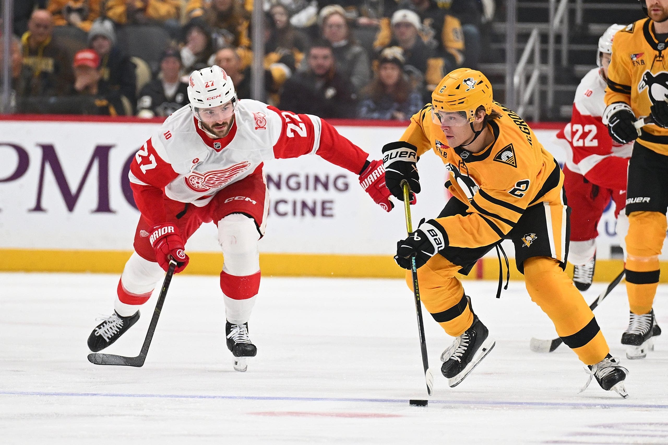Bryan Rust and Yegor Chinakhov send the streaking Penguins past the Red Wings, 4-1
