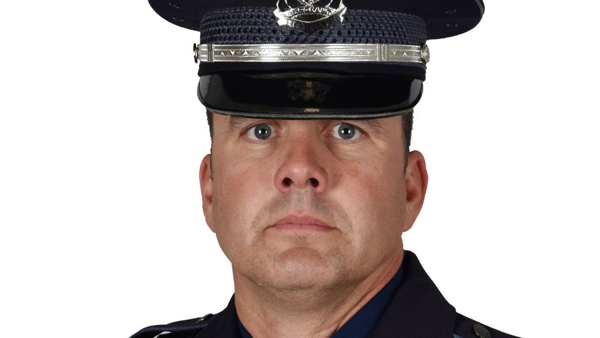 Michigan State Police trooper saves skier after collapse