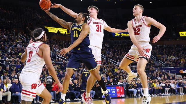 Wisconsin beats No. 2 Michigan 91-88 to give Wolverines their 1st loss of the season