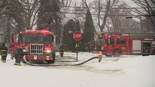 One dead in Sunday morning fire in Detroit
