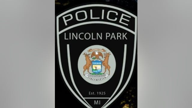 Woman stabbed inside Dunkin' Donuts in Lincoln Park
