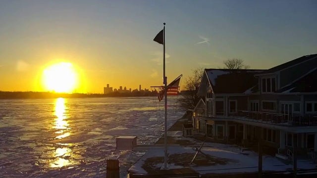 Freezing temps turn to weekend snow showers in Southeast Michigan