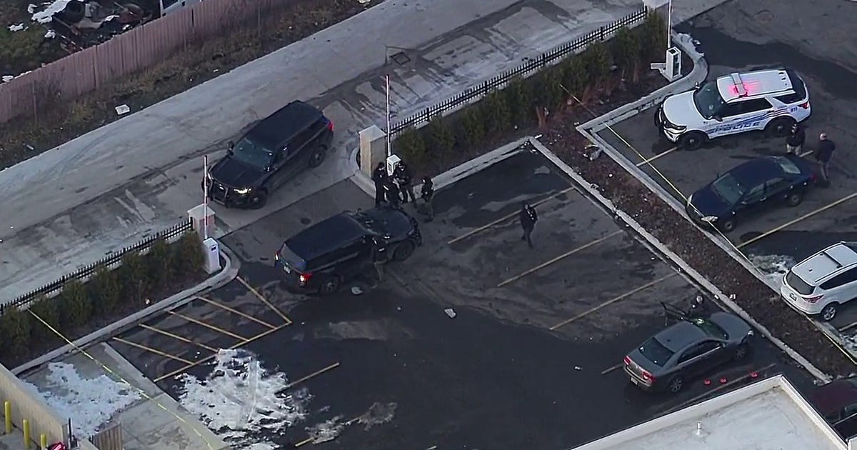 Detroit shooting in the parking lot of apartment building leaves man dead