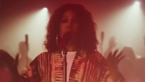 Detroit native and singer CeCe Winans wins 18th Grammy Award