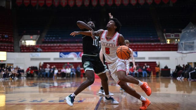 Lovejoy's career high 33 lifts Titans to fourth straight win